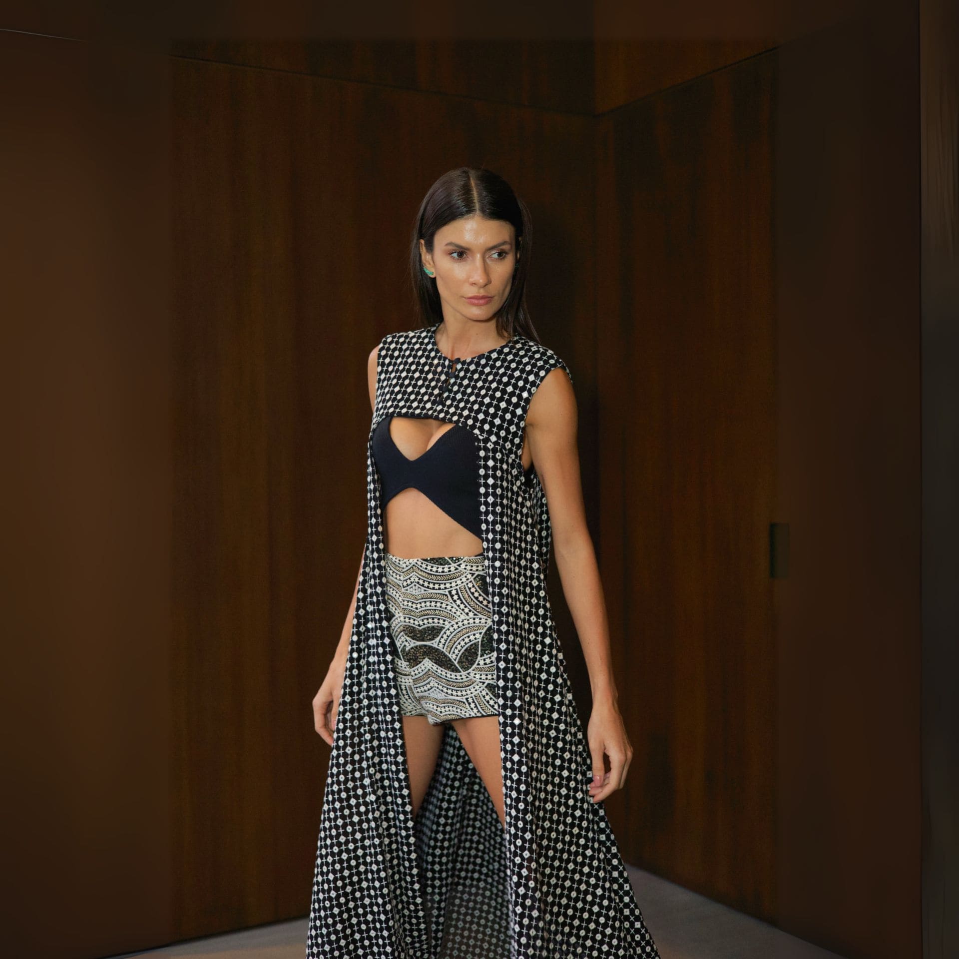 Hotpant Zaiden - Preto Bordado Folhas