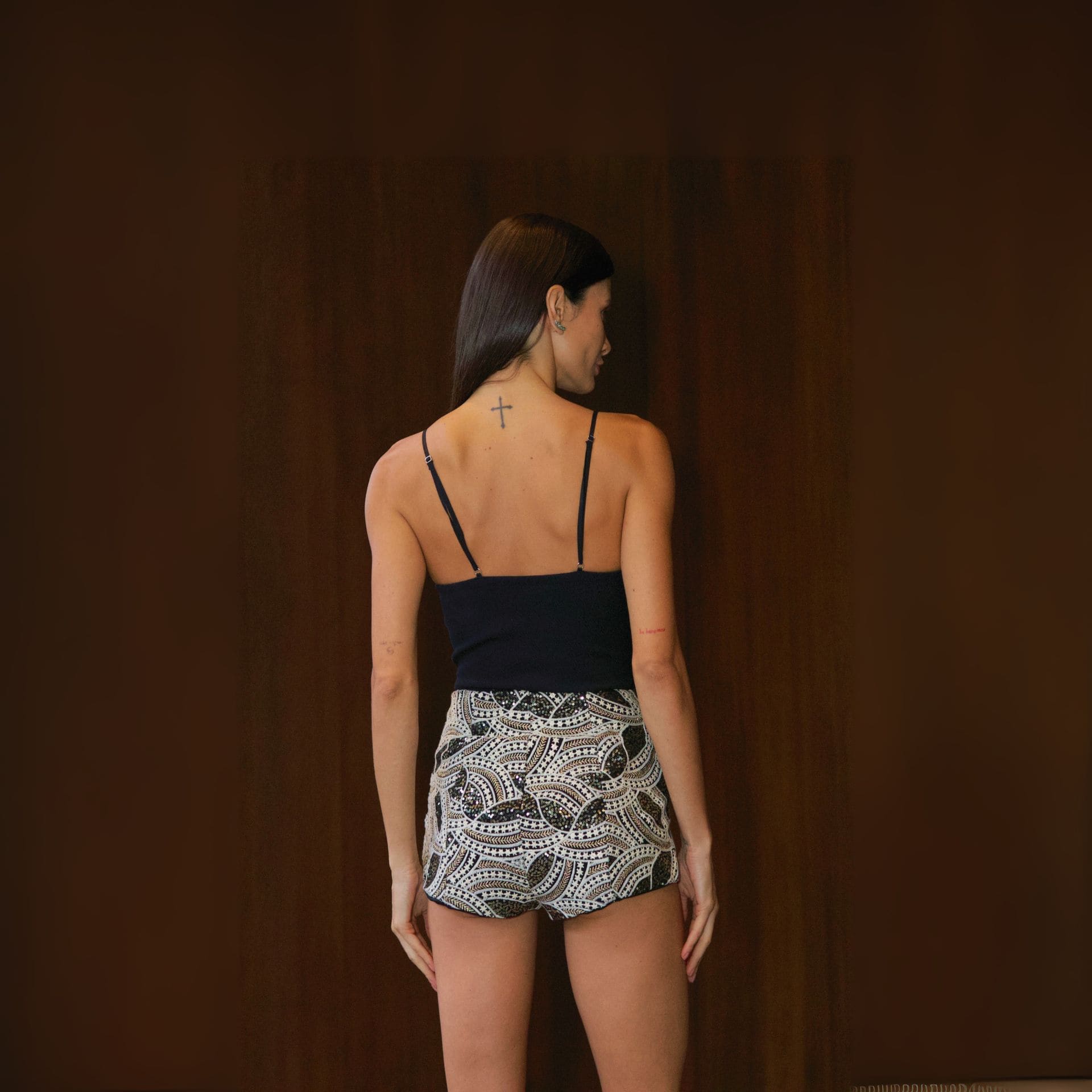 Hotpant Zaiden - Preto Bordado Folhas