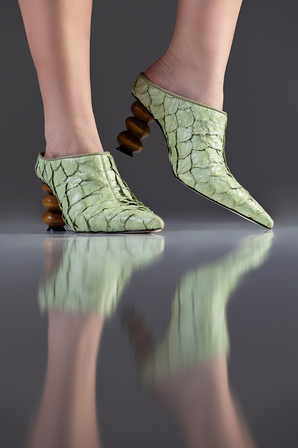 MULE MARGOT - COURO DE PIRARUCU VERDE MENTA