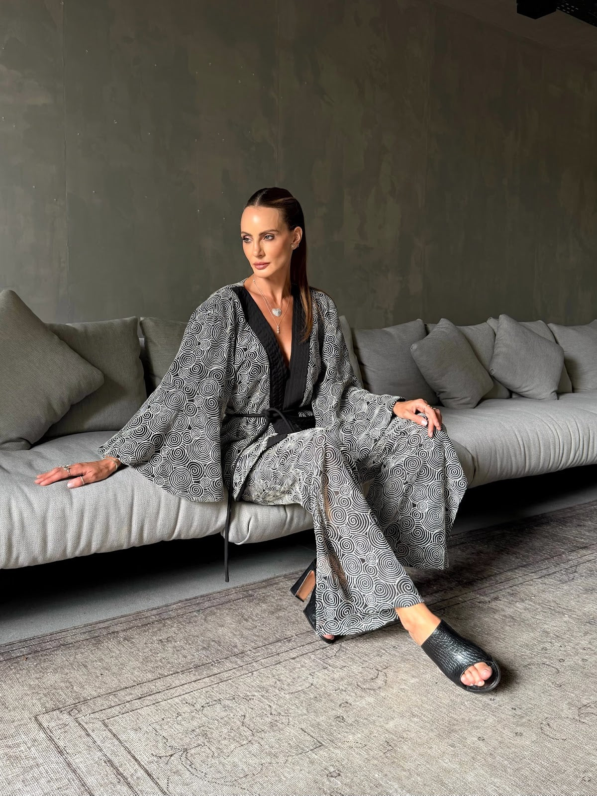 Kimono Julet - Preto bordado