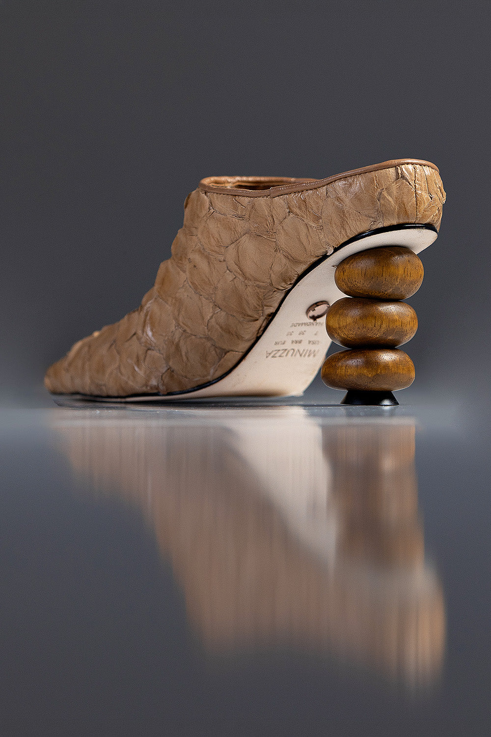 MULE MARGOT - COURO DE PIRARUCU CARAMELO