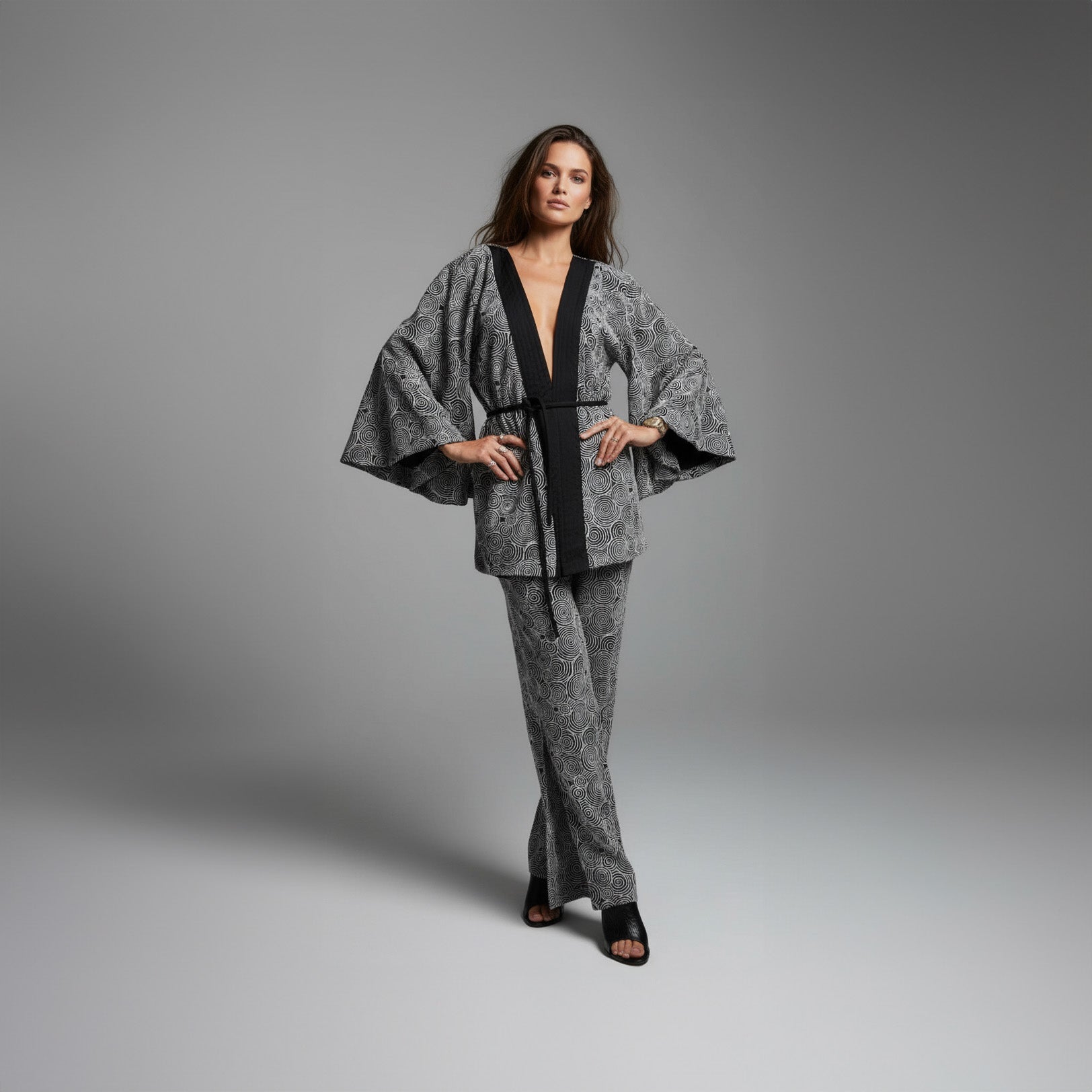 Kimono Julet - Preto bordado