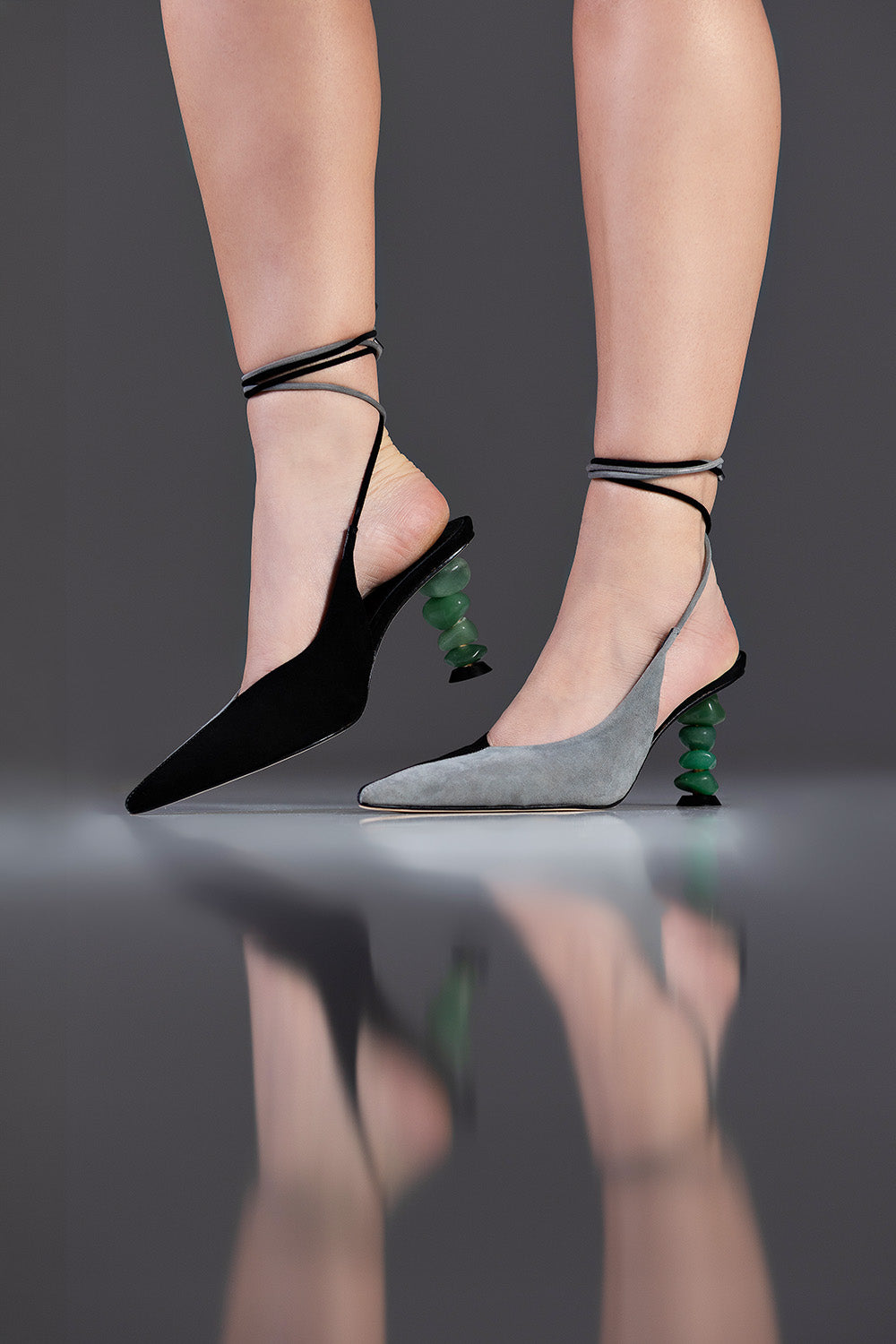 SLINGBACK SOPHIE - COURO CAMURCA CINZA E PRETO